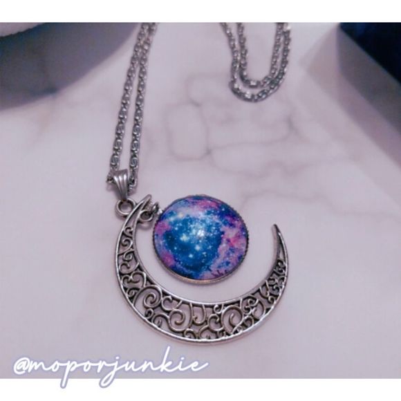 Crescent moon galaxy necklace purple/blue - Picture 2 of 6
